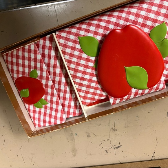 vintage red gingham wallet and key fob junior gift set, apple 🍎. NOS in box - Picture 4 of 10
